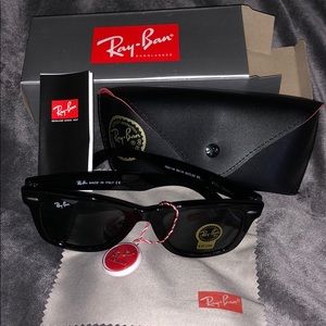 Ray-Ban Wayfarer Sunglasses 52mm Brand New